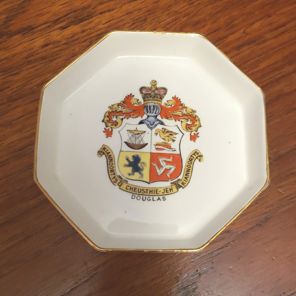 Shelley China Octagonal dish Douglas heraldic crest EUC